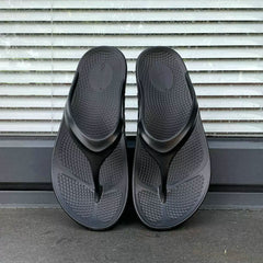 OOFOS Lightweight High-Rebound Recovery Flip Flops for Women
