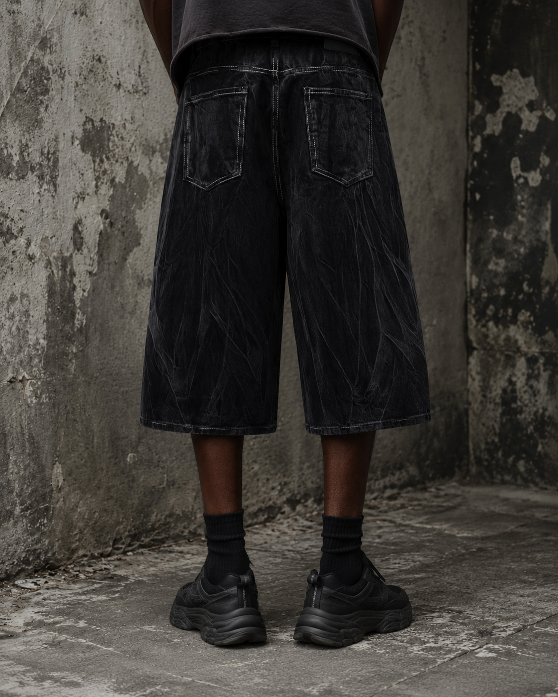 American-Style Distressed Denim Capri Pants