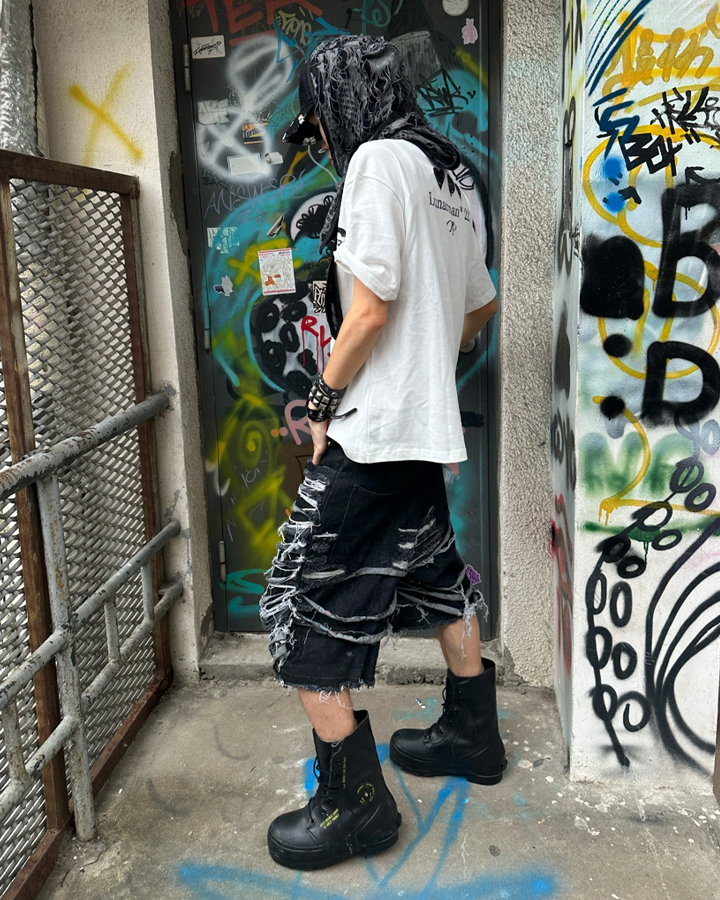 High-Street Knife-Cut Distressed Denim Shorts